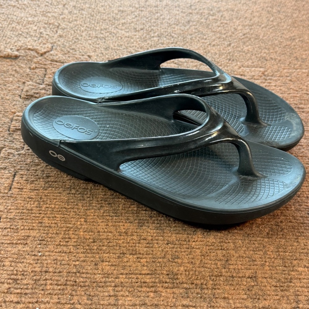 OOFOS Black Women's Flip Flop Sandals
